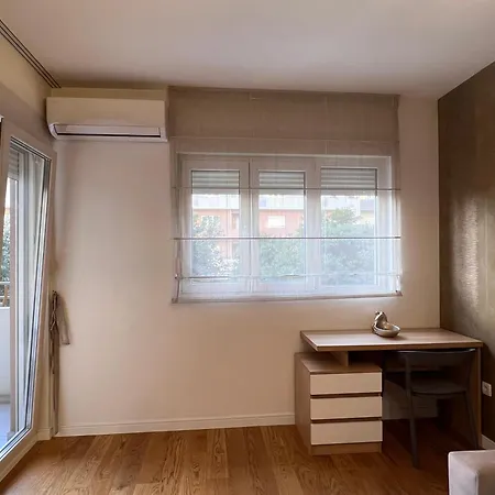 White Homes 3 - Point